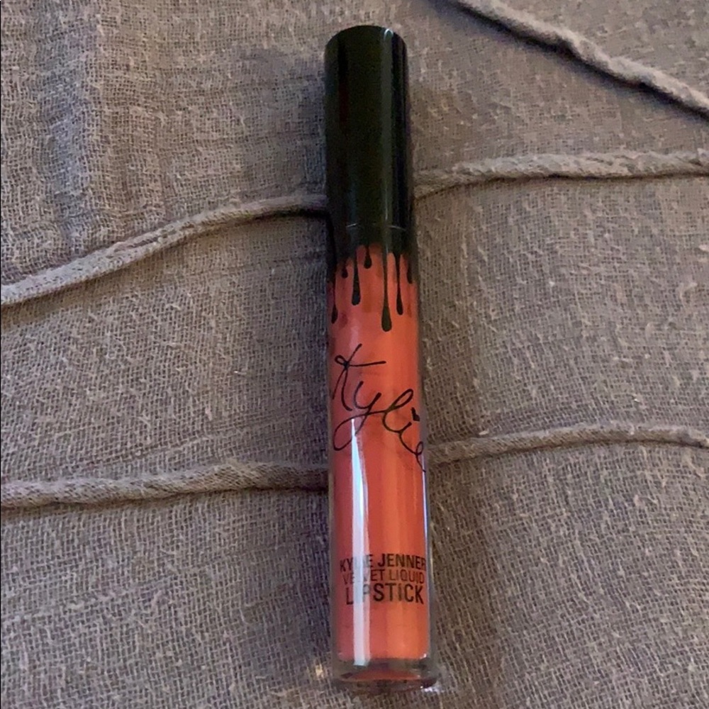 Kylie Cosmetics Goals velvet lip stick